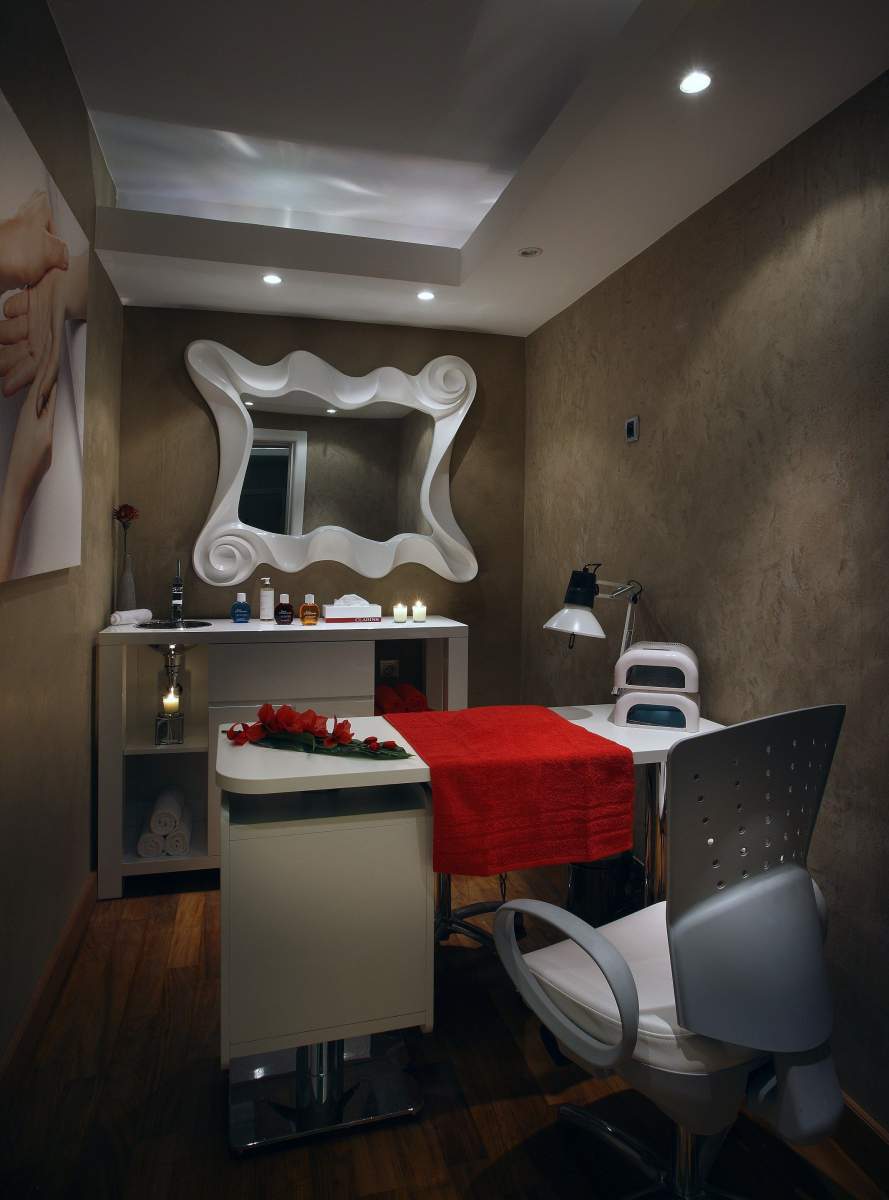 Nail treatment room